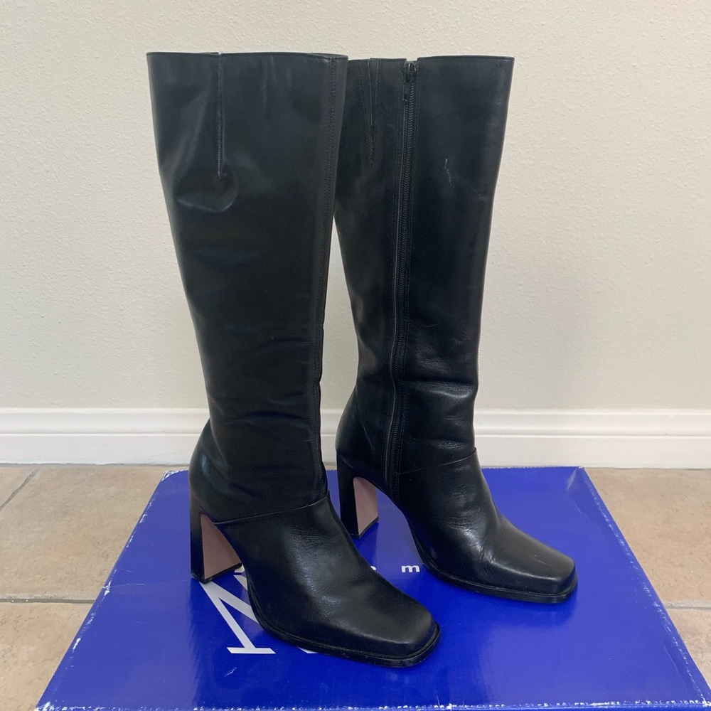 Black heeled boots